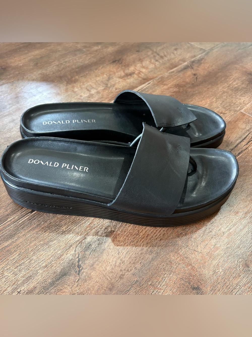 Donald J Pliner Fifi Women 9.5 M Black Leather Platform Toe Loop Sandals - Picture 4 of 9